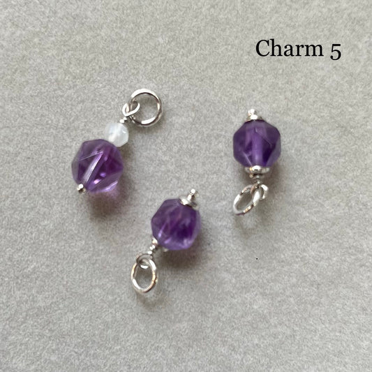 Charm (mini pendant) in rhodiated silver with natural stones - amethyst - 5
