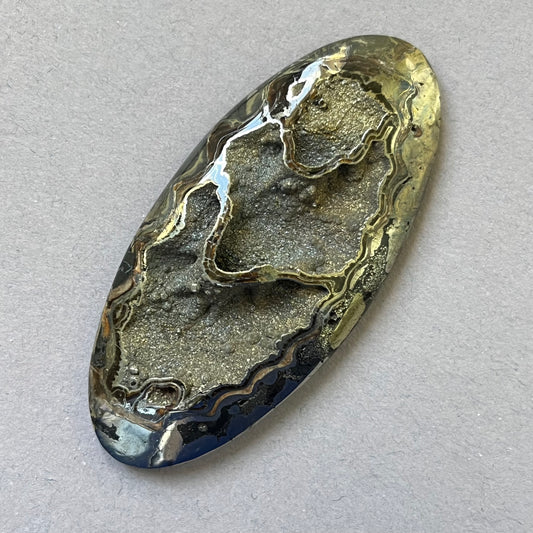 Ammonite pyritisée, AM_P116, taille cabochon, 66x30x8 mm
