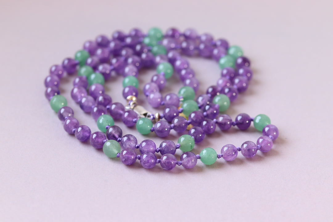 Long necklace with knots in natural stones (amethyst, green aventurine) 99 cm