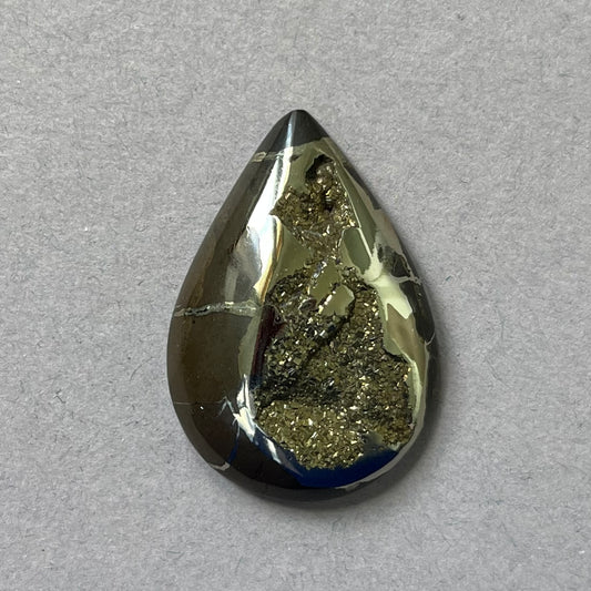 Ammonite pyritisée, AM_P103, taille cabochon, 33x23x7 mm