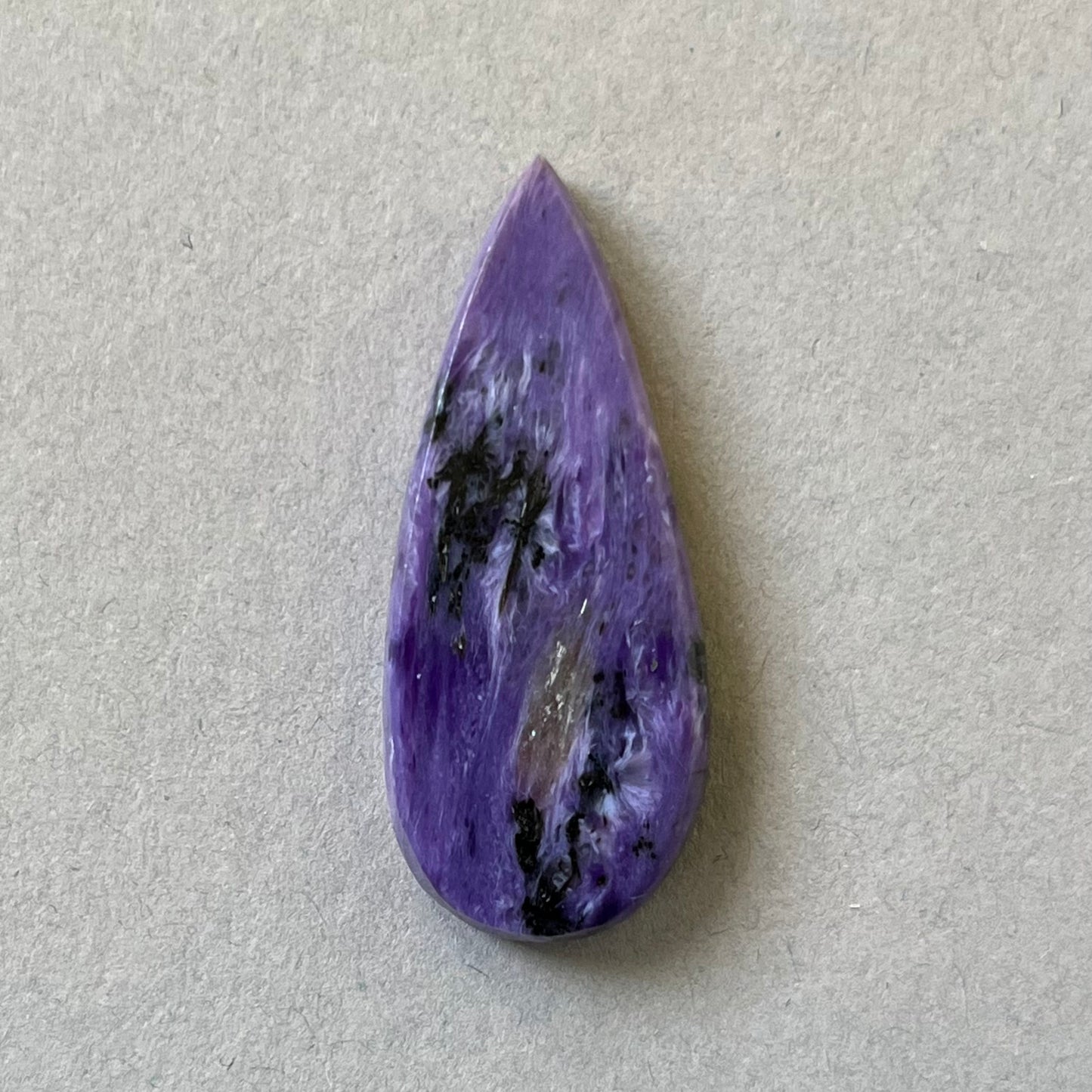 Charoite, CHR085, taille cabochon, 39x16x6 mm