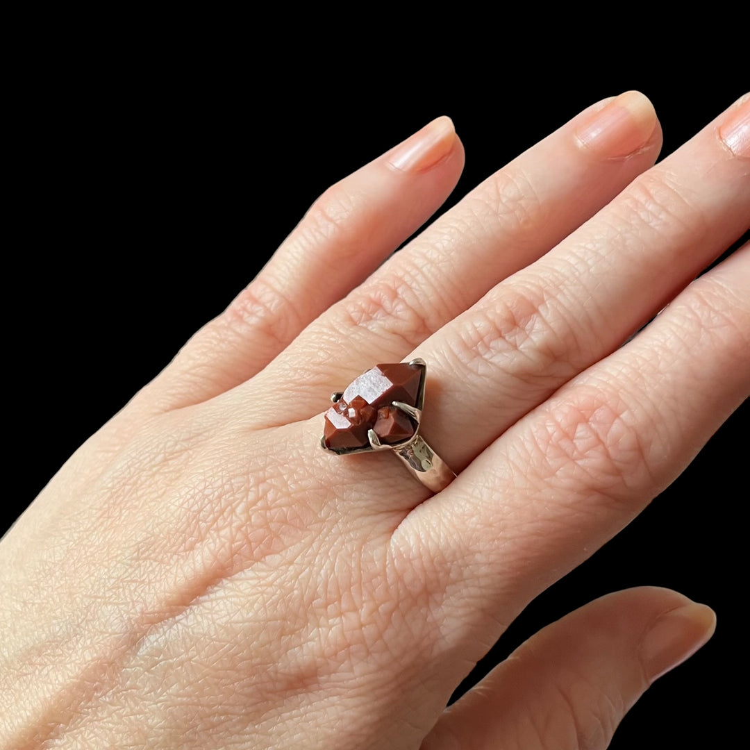 Bague en argent avec quartz rouge  BS005