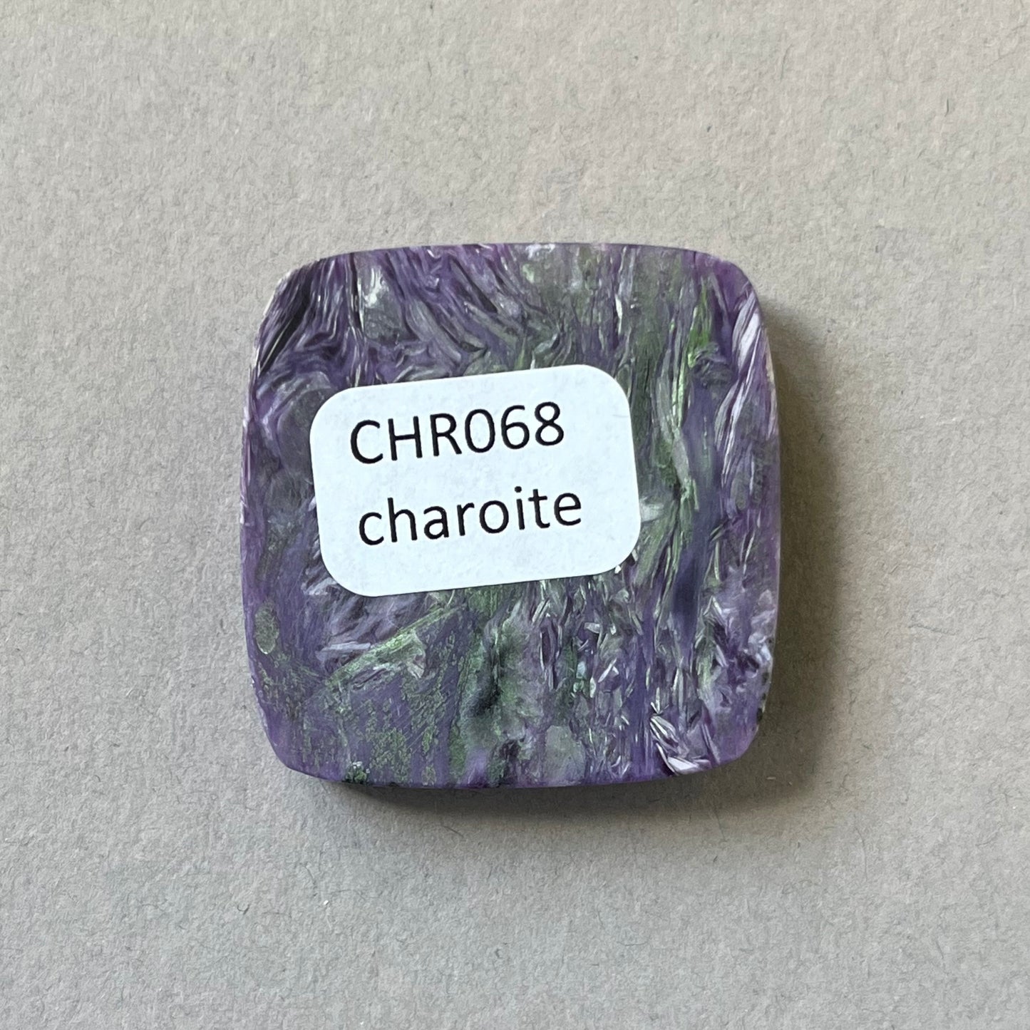 Charoite, CHR068, taille cabochon, 30x30x6 mm