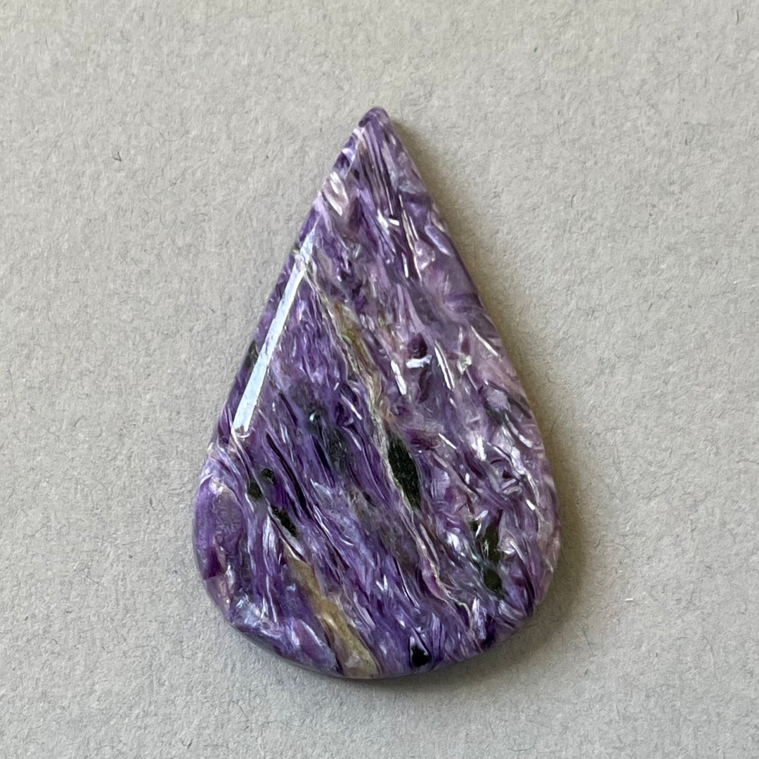 Charoite, CHR083, taille cabochon, 40x36x6 mm