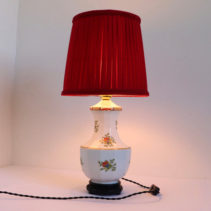 Chinese style lamp in Limoge porcelain with a pleated red silk lampshade