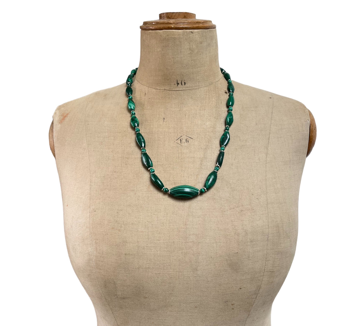 Collier sur fil câblé en pierres naturelles, malachite, bijoux vintage modernisé,  argent, 62 cm