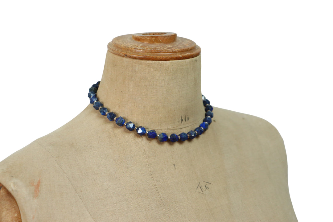 Necklace on cable wire in natural stones, lapis lazuli, silver, 40+5 cm