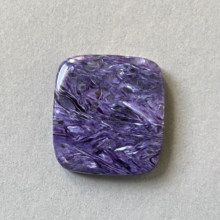 Charoite, CHR070, taille cabochon, 29x31x6 mm