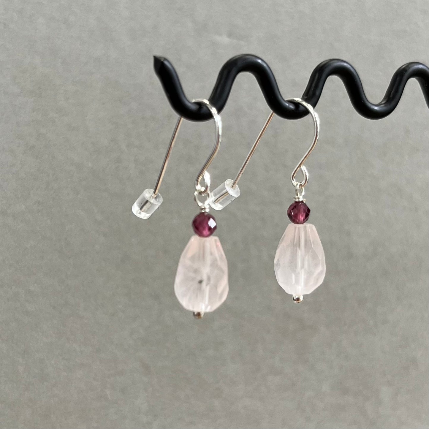 Earrings with rose quartz and garnet