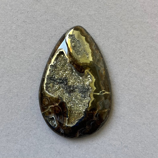 Ammonite pyritisée, AM_P097, taille cabochon, 47x30x6 mm