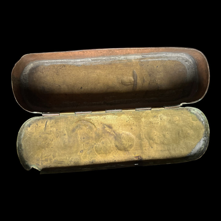 tabatière du XVIIle siècle en laiton et cuivre repoussé, attribuée à Johann Heinrich Giese a iserlohn - guerre des 7 ans