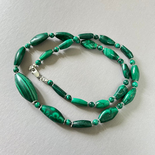 Necklace on cable wire in natural stones, malachite, modernized vintage jewelry, silver, 62 cm