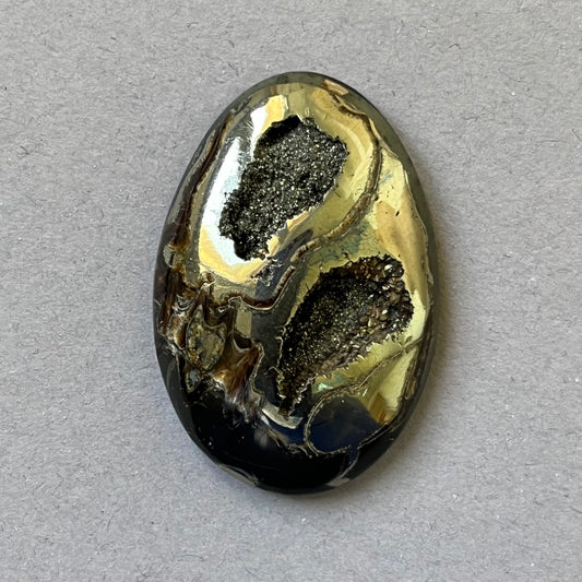 Ammonite pyritisée, AM_P269, taille cabochon, 42x29x8 mm