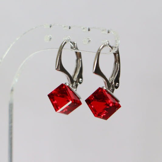 Boucles d'oreilles, cristaux Swarovski, argent rhodié, rouge vive, CUBIC