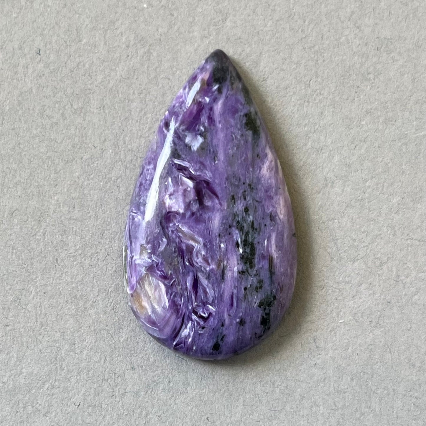 Charoite, CHR088, taille cabochon, 36x20x6 mm