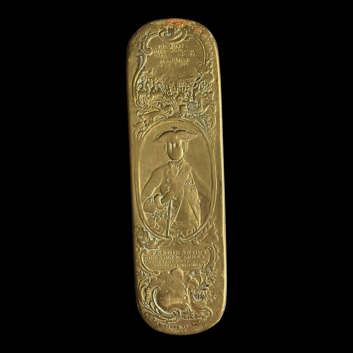 tabatière du XVIIle siècle en laiton et cuivre repoussé, attribuée à Johann Heinrich Giese a iserlohn - guerre des 7 ans