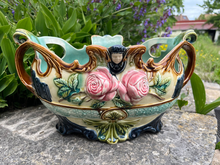 Jardiniere en barbotine de la faïencerie d’Onnaing