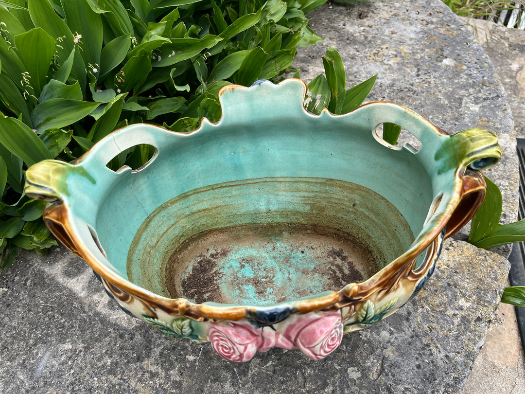 Jardiniere en barbotine de la faïencerie d’Onnaing