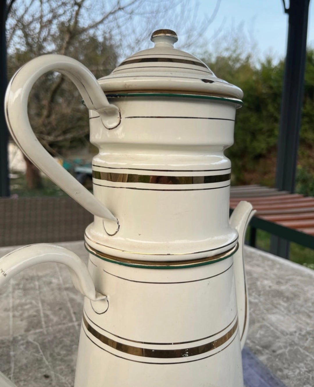 cafetière vintage en tôle émaillée 1950
