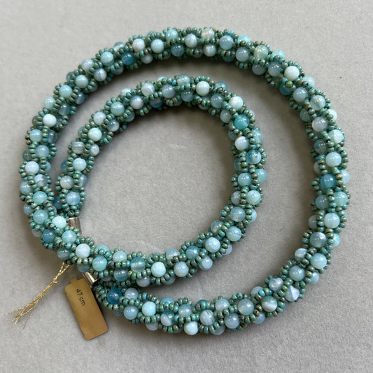 Crochet necklace in agate and Miyuki beads, 47 cm