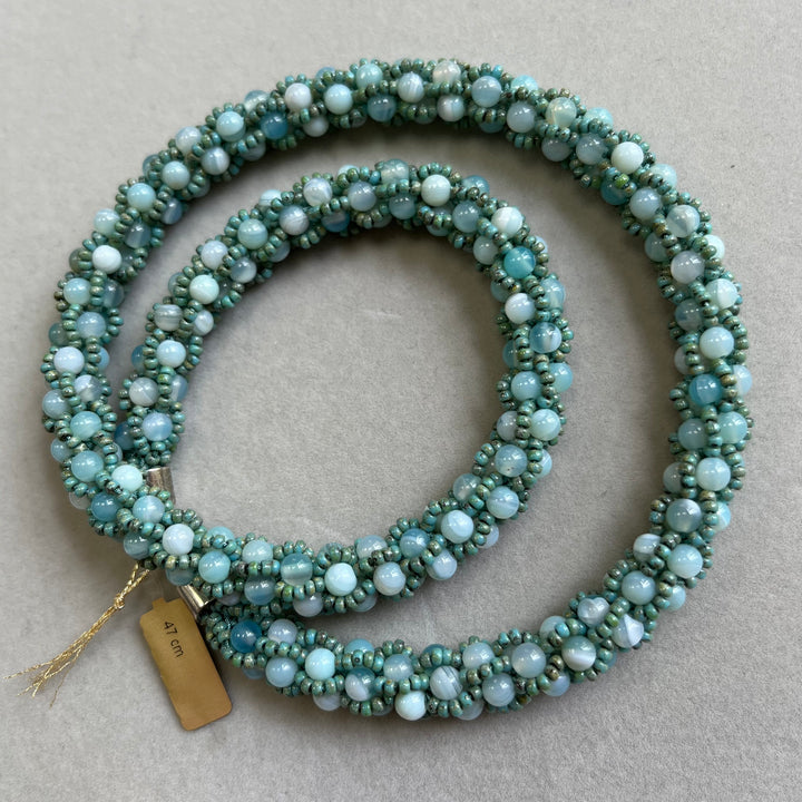 Crochet necklace in agate and Miyuki beads, 47 cm