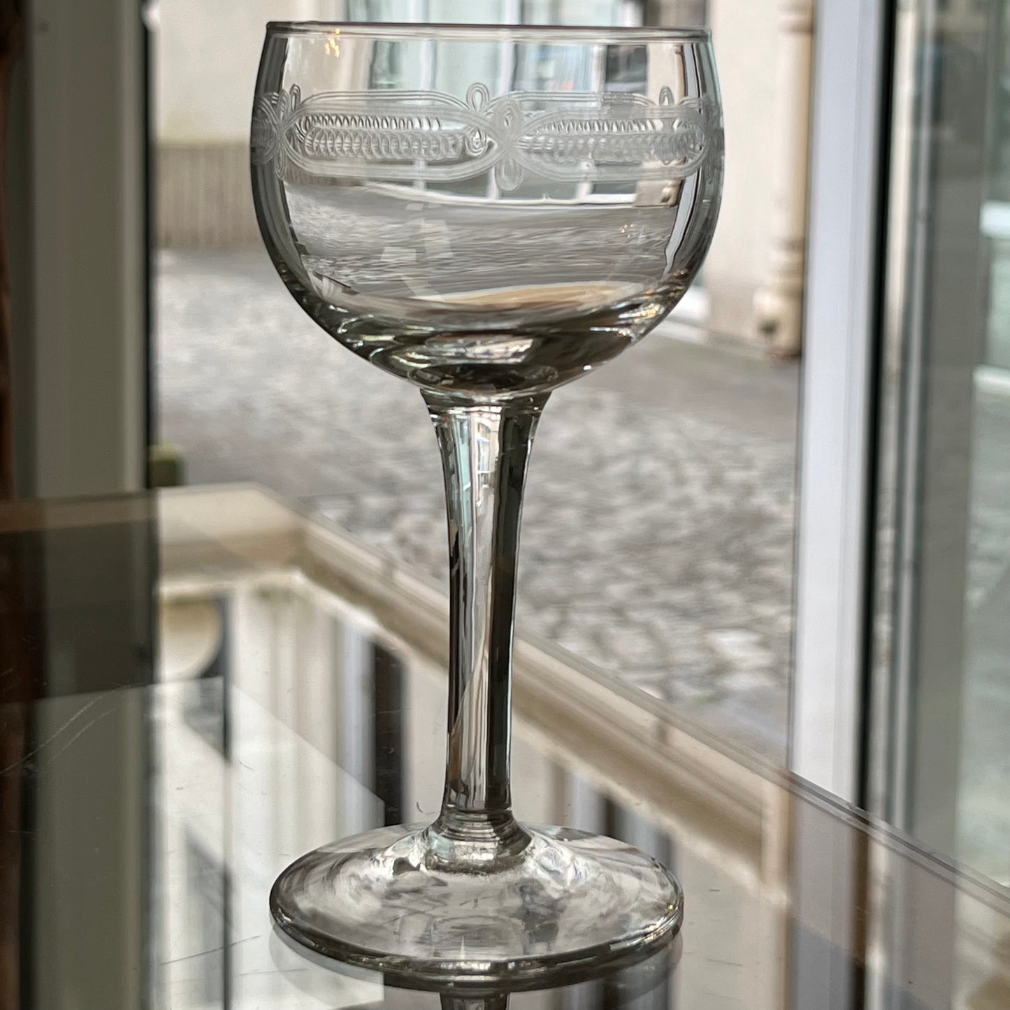 service 10 verres a vin gravés en cristal hauteur 13cm