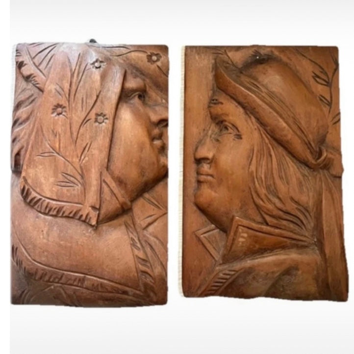 plaques murales en bois vintage d’un couple breton