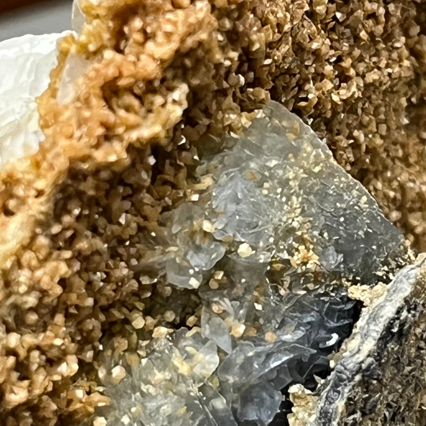 Millerite über Dolomit Baryte, Calcit, Marcasit, Sphalerit Zollvere Deutschland M18W62