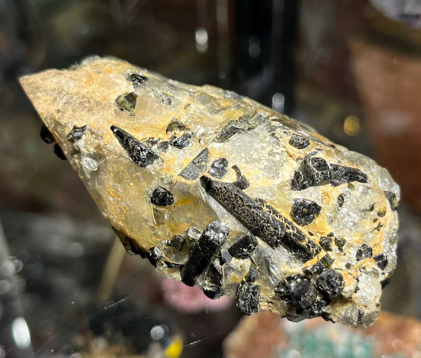 Tourmaline noire Schorl dans un quartz Brésil C22