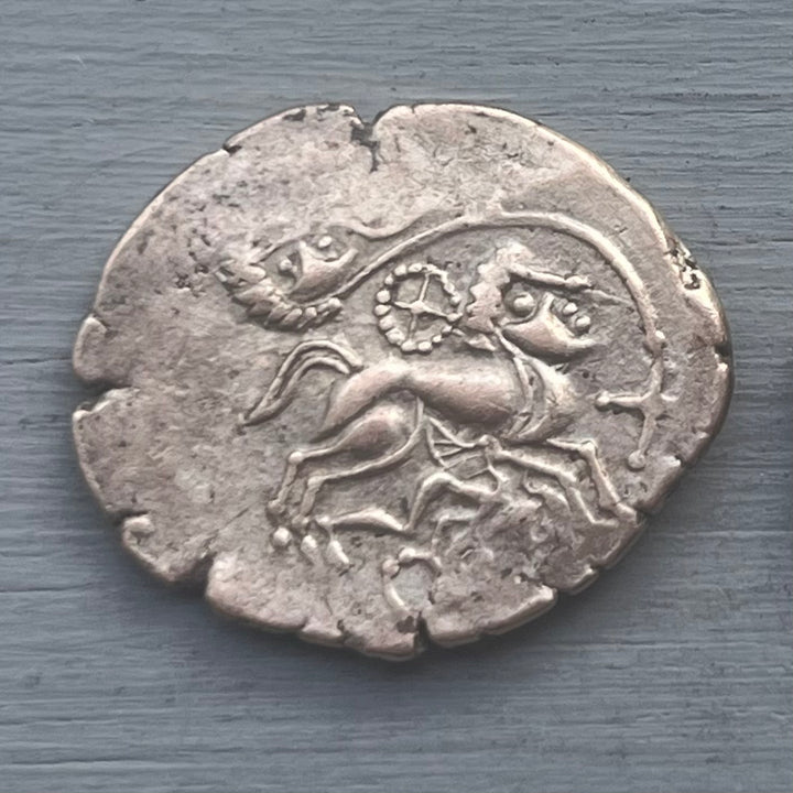 statere osismien au personnage recroquevillé