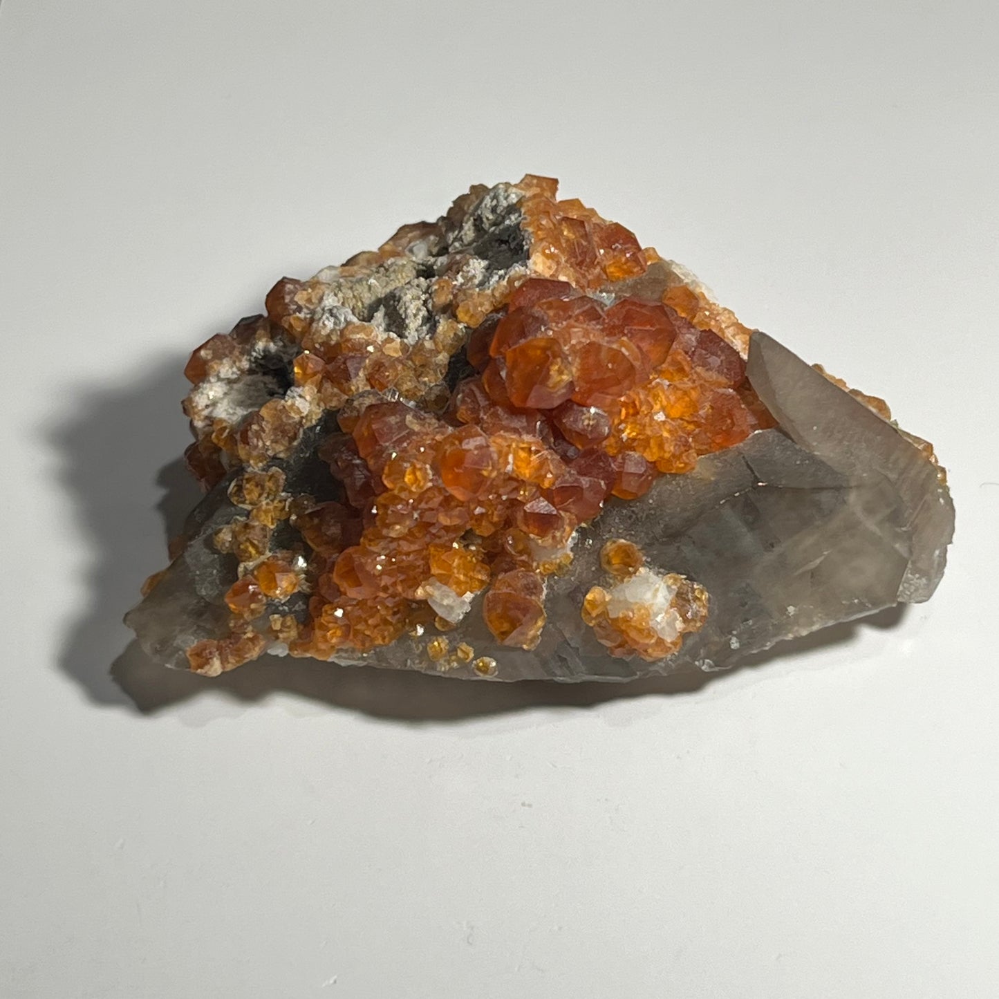 Grenat Spessartine sur quartz fumé Chine DA190