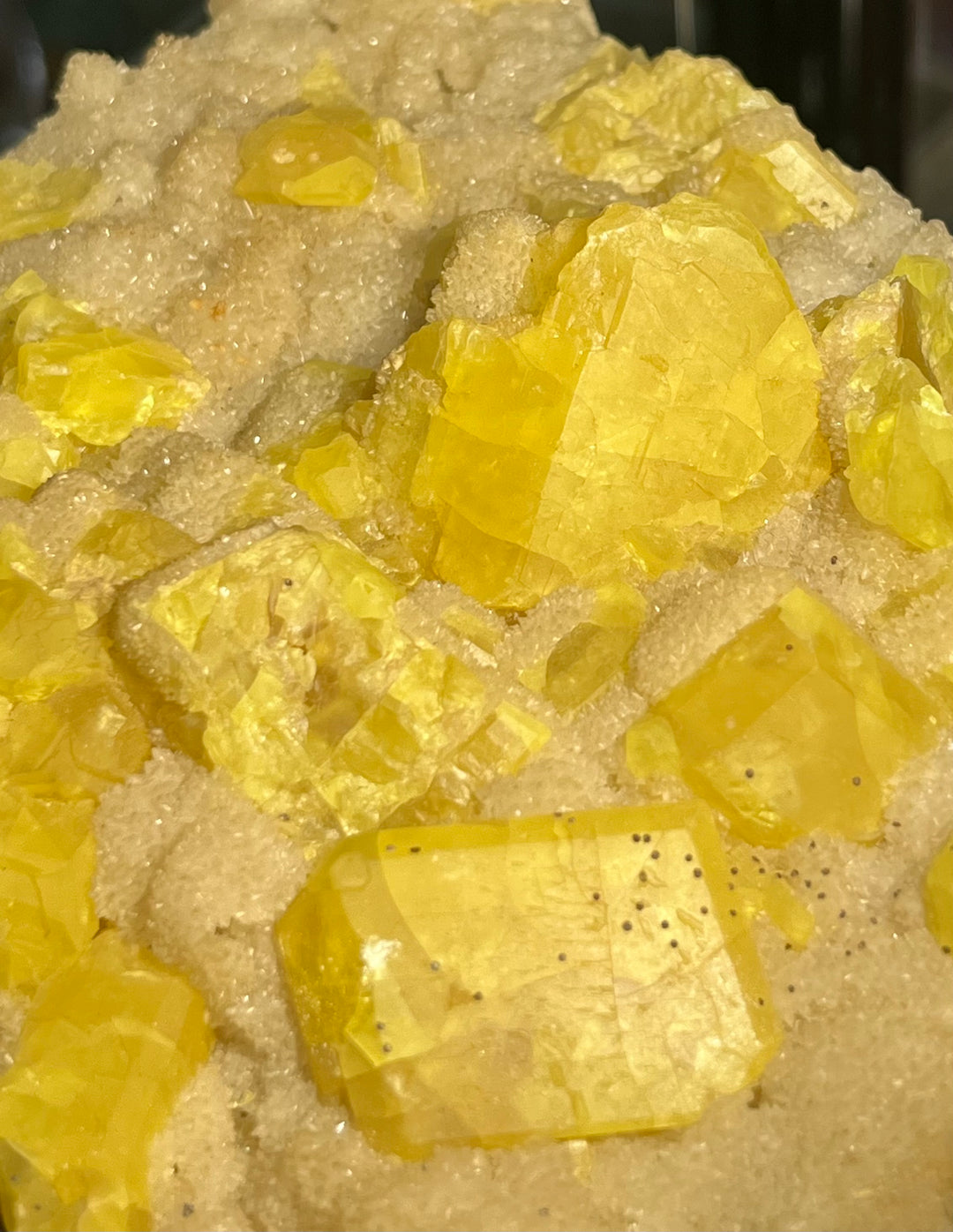 Native sulfur on Aragonite Sicily Da173