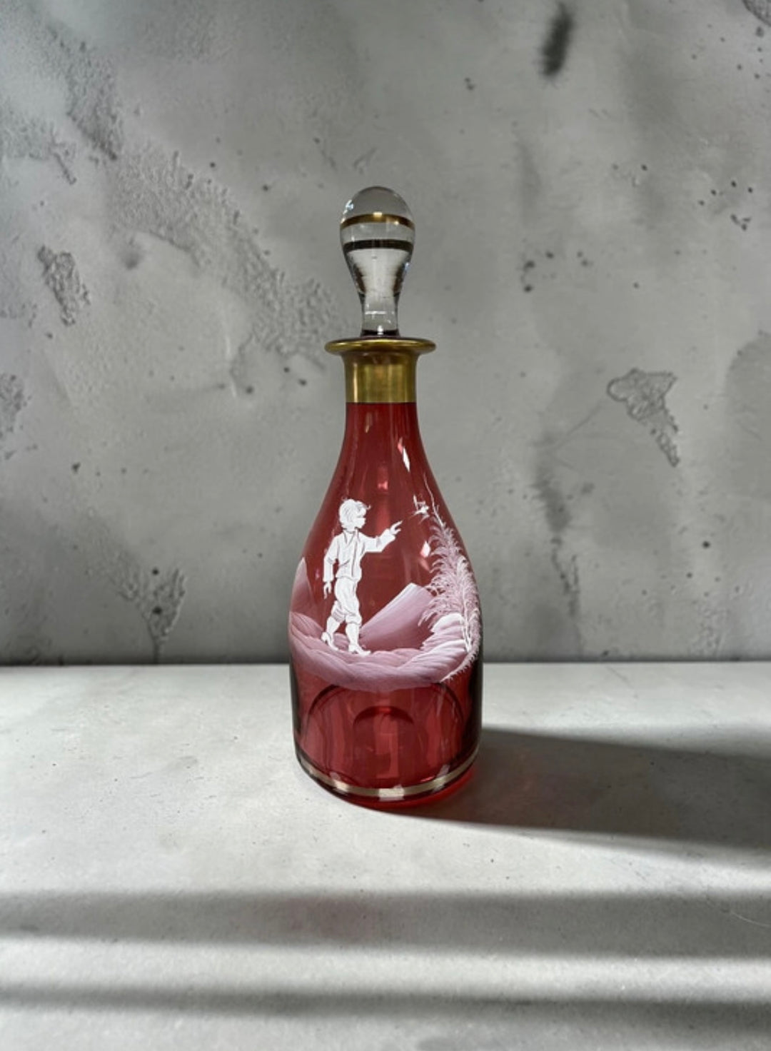 Carafe à liqueur Mary Gregory années 1900