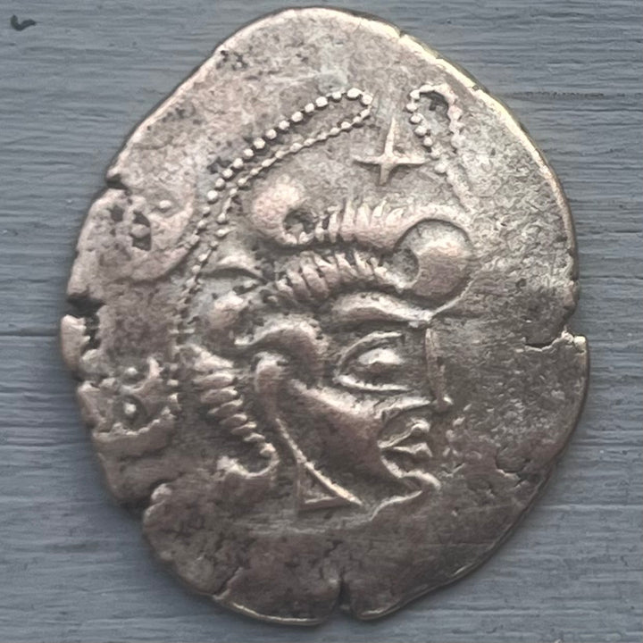 statere osismien au personnage recroquevillé