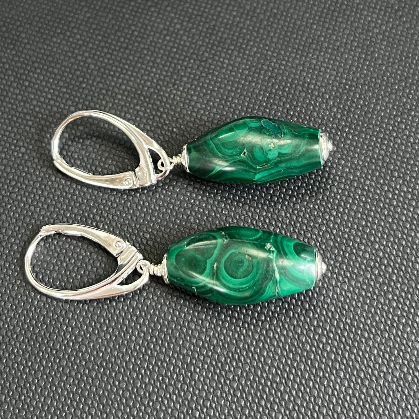 Boucles d’oreilles avec malachite