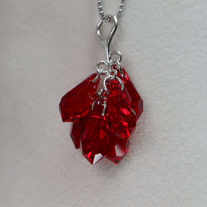 Pendentif, cristaux Swarovski, argent rhodié, rouge foncé, GRAPE