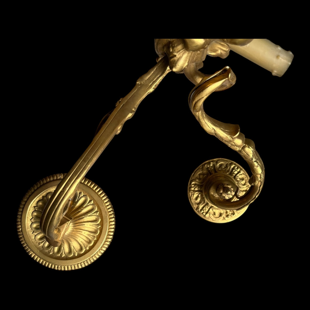 Paire appliques 2 bras lumière style Régence bronze doré putti angelots