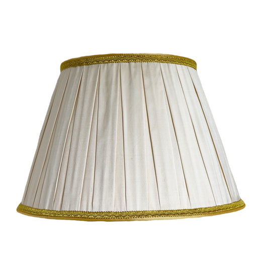 Pleated lampshade (Dior pleats) in beige and yellow silk, 40 cm