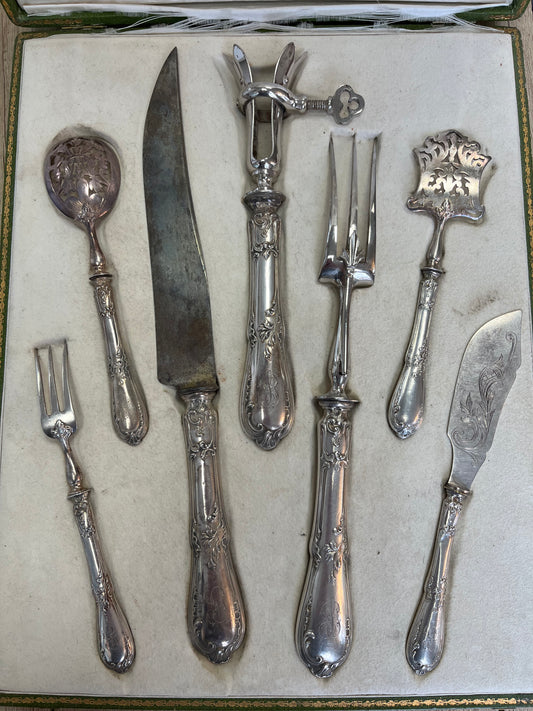 Silver cutlery service stuffed with lamb and Louis XV sweets