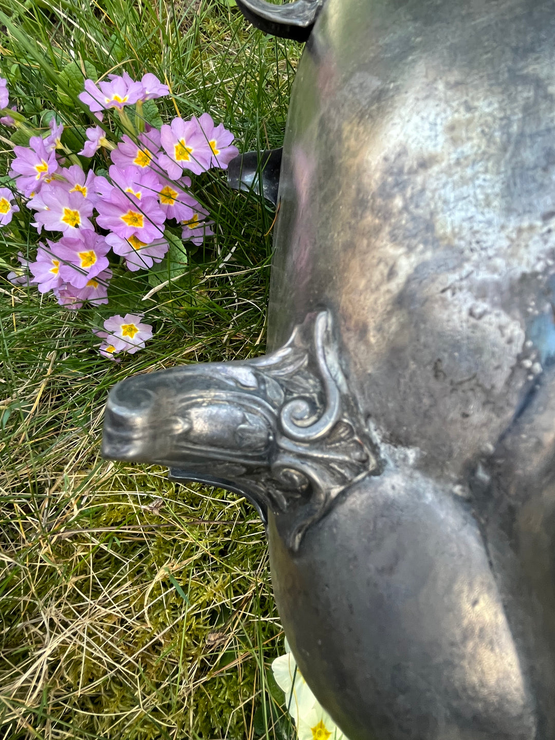 Panetière en étain argenté minerva