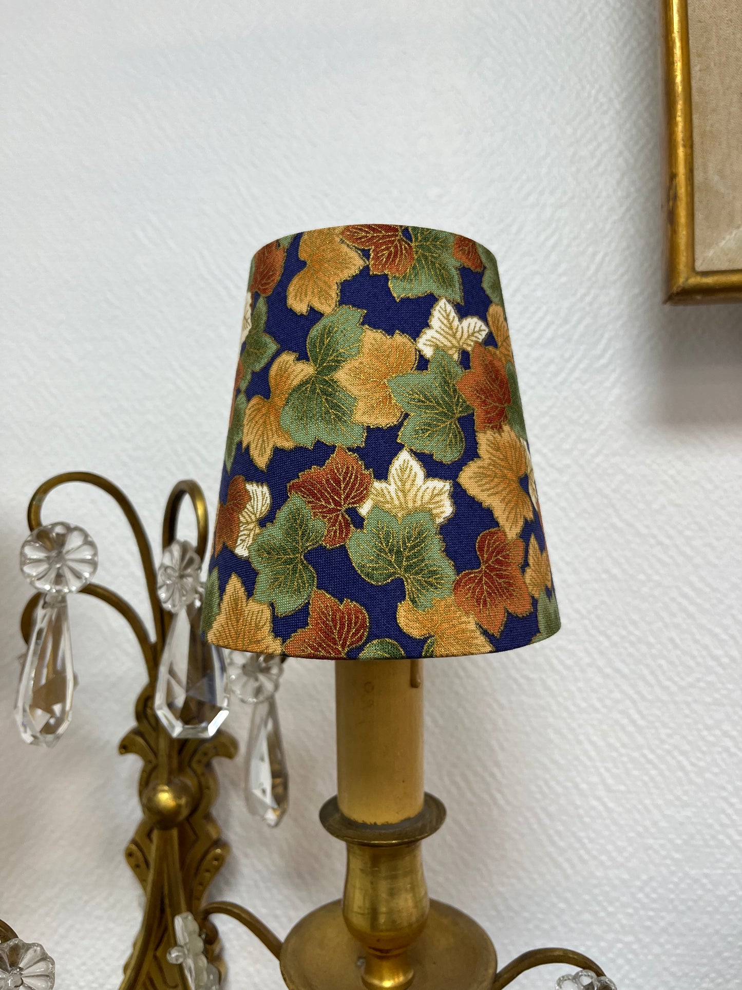 Mini lampshade for a chandelier or wall lamps