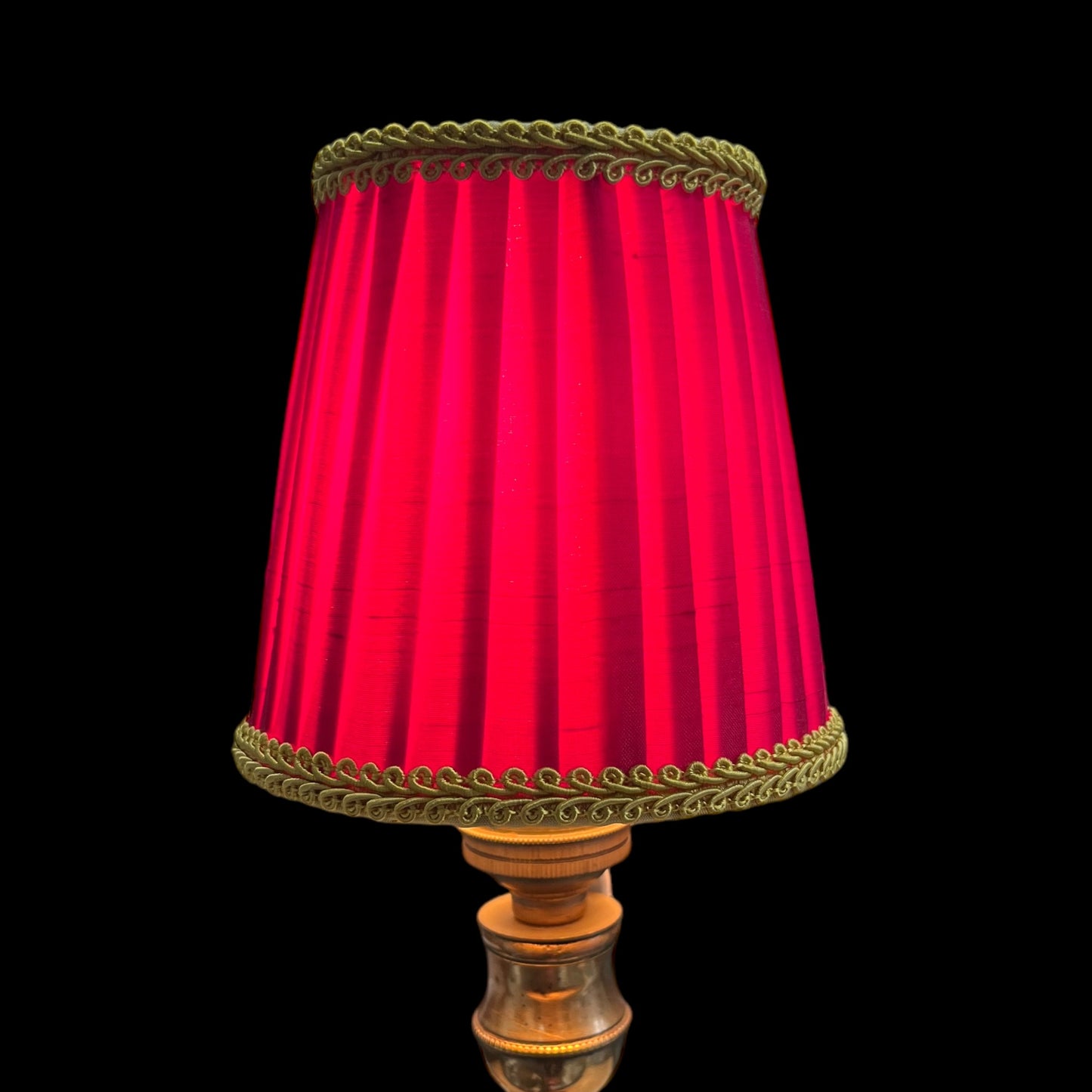 Mini folded silk lampshade, for a chandelier or wall lamp, red