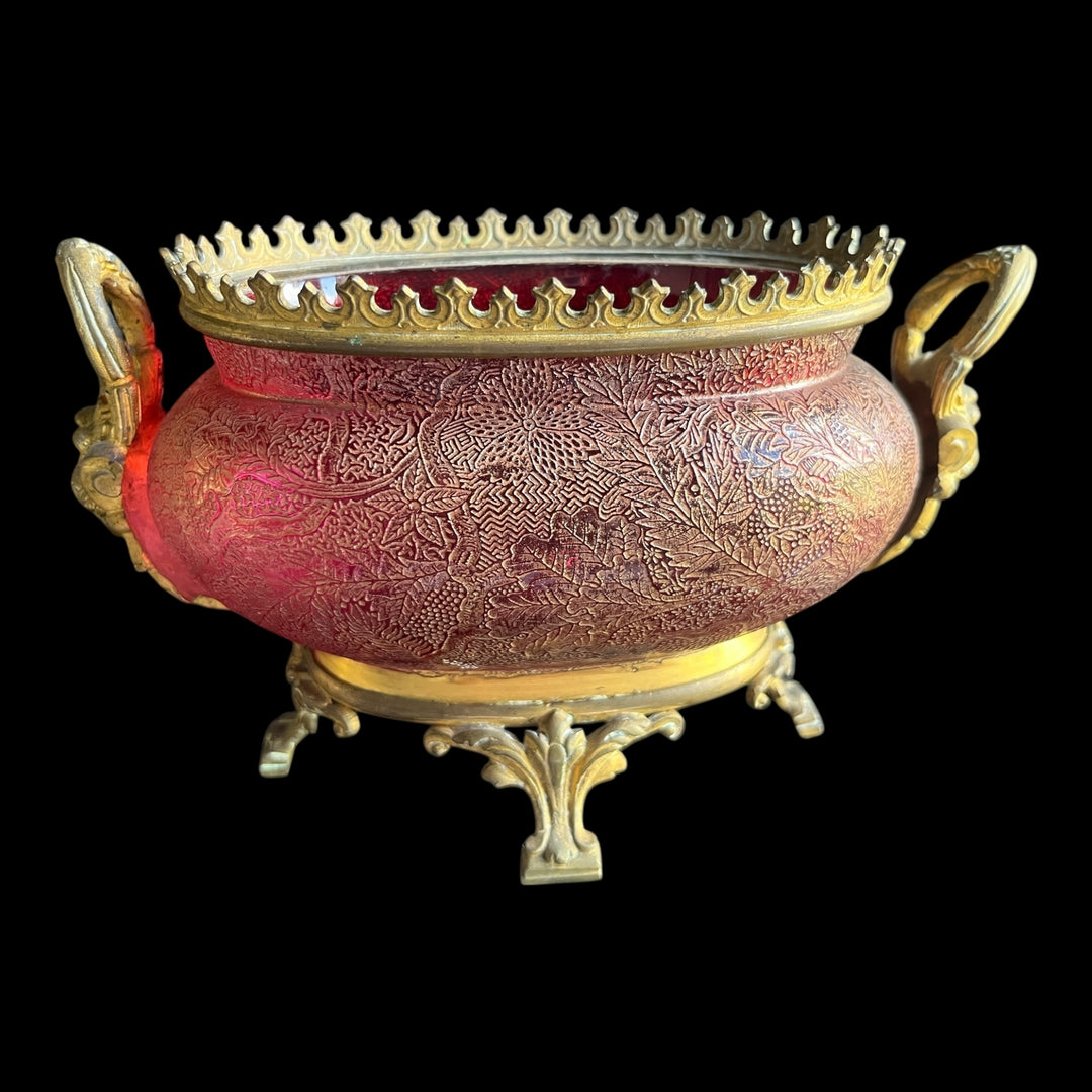 Jardinière en verre baccarat émaillé or et monture en bronze