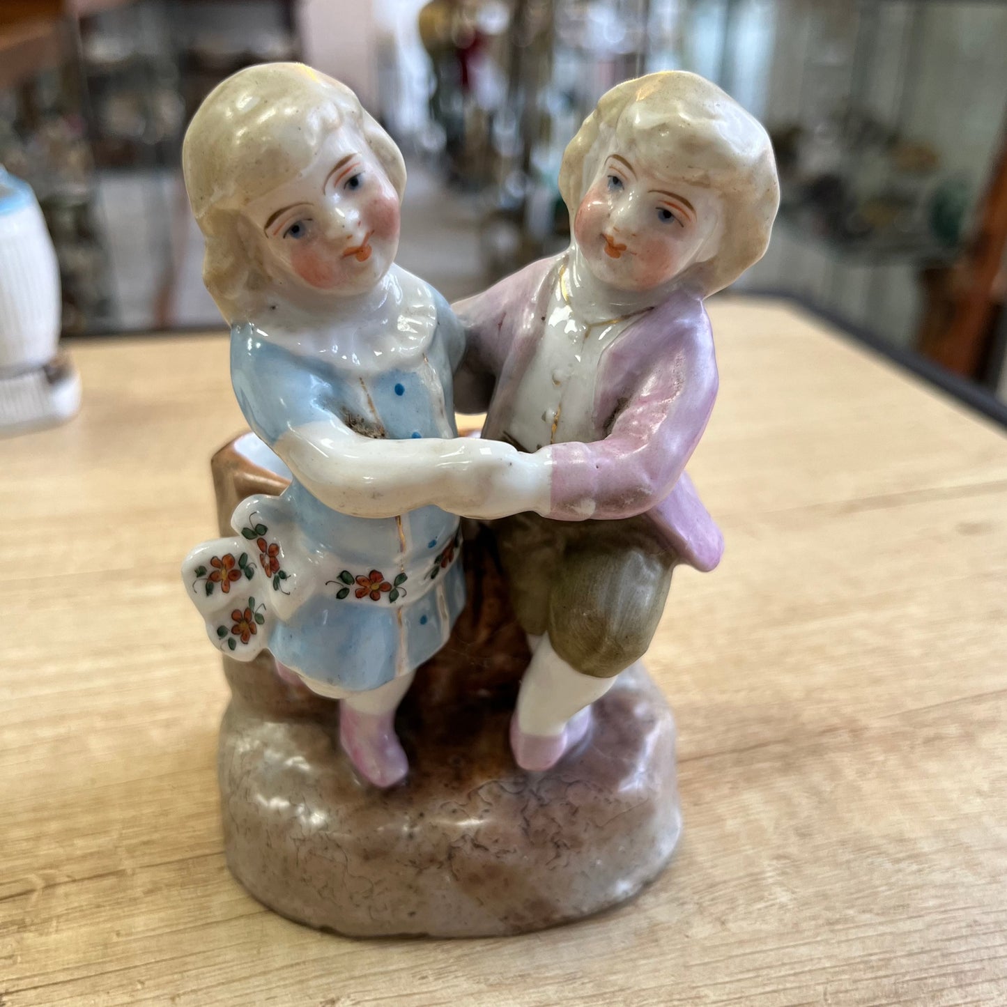 Couple pyrogène en porcelaine XIX e