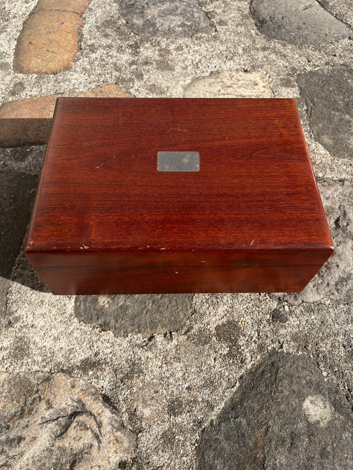 Boîte a bijou ou à cigare en acajou
