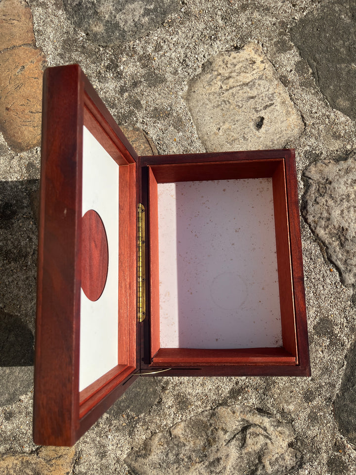 Boîte a bijou ou à cigare en acajou
