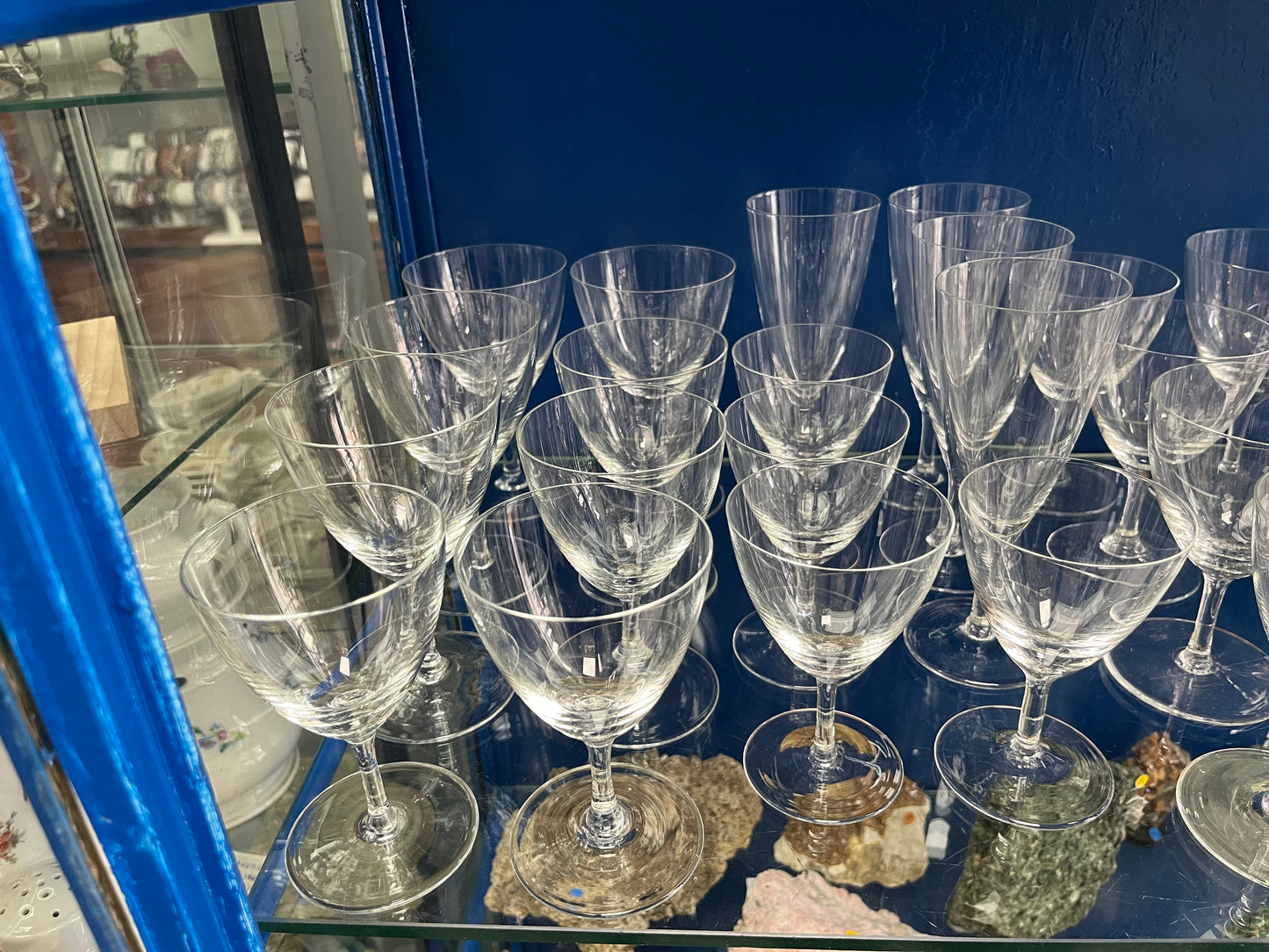 service of 16 crystal glasses