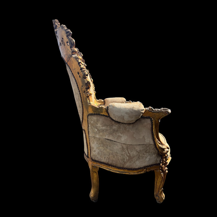 Paire de grandes bergères a oreilles Rococo en bois Allemagne ou Autriche, XIXe siècle