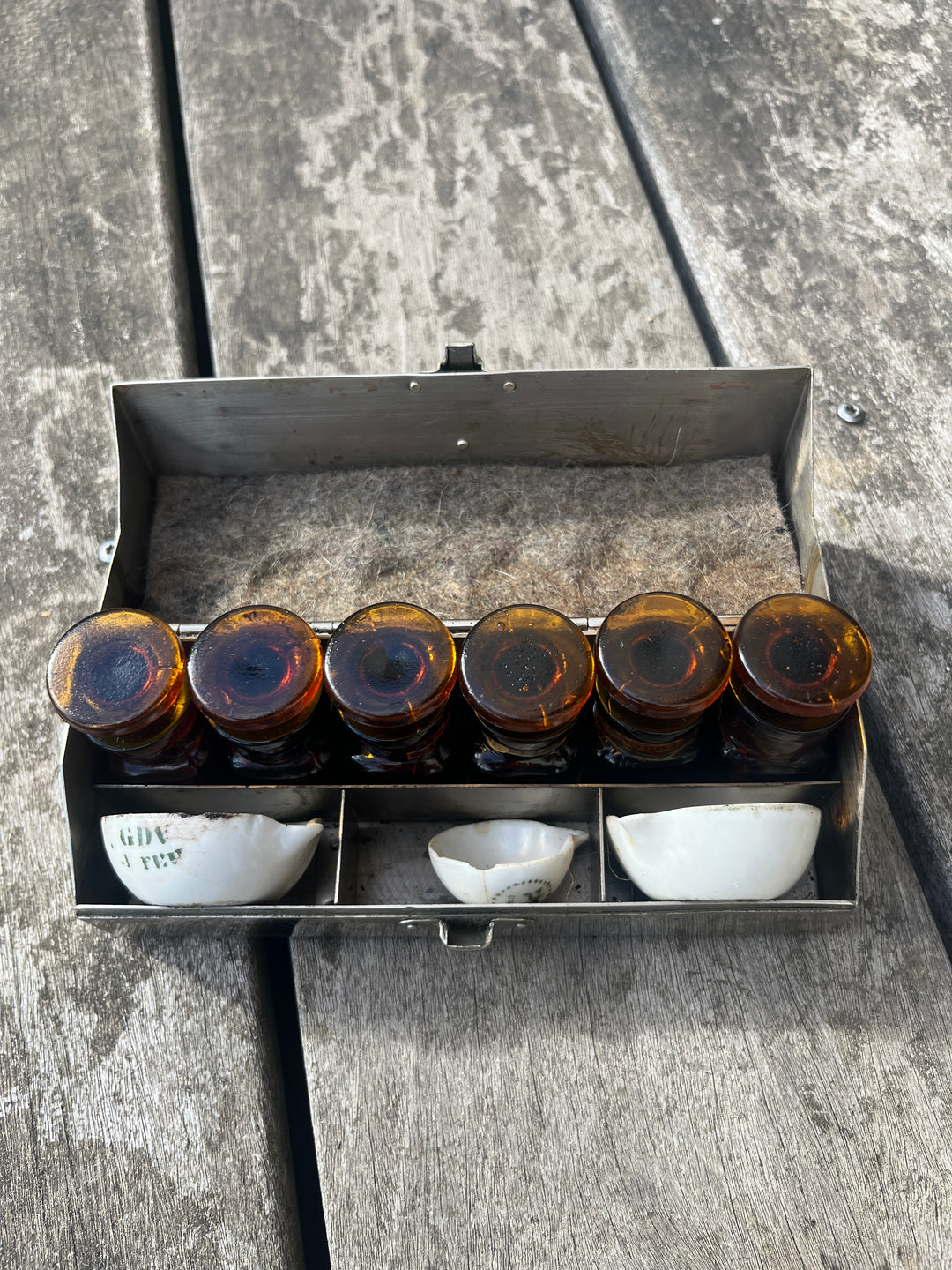 Ancienne trousse d’urgence de médecin en métal chromé - Flacons et Porcelaines Grand Feu,debut XXe