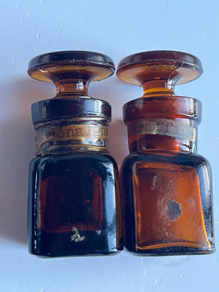 Ancienne trousse d’urgence de médecin en métal chromé - Flacons et Porcelaines Grand Feu,debut XXe